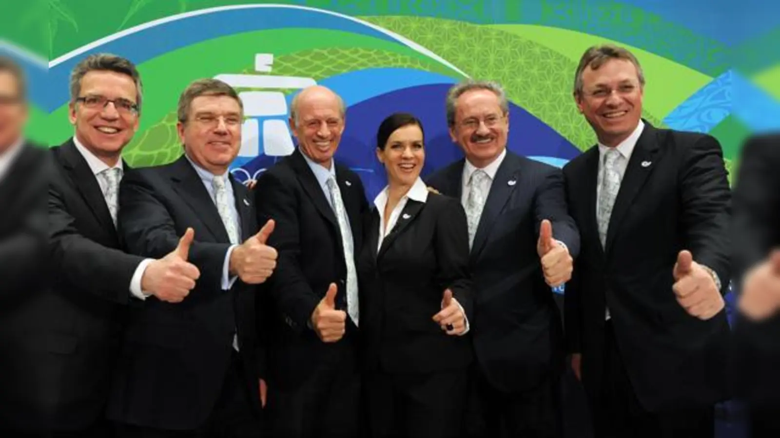 Die München 2018-Delegation (v.li.): Dr. Thomas de Maizière, Thomas Bach, Willy Bogner, Katarina Witt, Christian Ude und Siegfried Schneider.  (Foto: Munich 2018 Bid Committee)