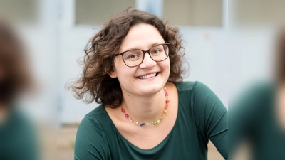 Clara Hahn (*1991) ist seit Januar 2021 die zweite Organistin an der Stiftskirche Stuttgart. Sie geht einer regen Konzerttätigkeit als Solistin und Duopartnerin nach. Sie unterrichtet zudem junge Musikerinnen und Musiker in der kirchenmusikalischen C-Ausbildung. In ihrer Freizeit spielt sie auch Kontrabass im Sinfonie-Orchester und manchmal Akkordeon in einer Band.  (Foto: pr)