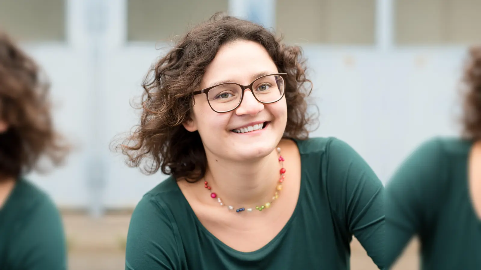 Clara Hahn (*1991) ist seit Januar 2021 die zweite Organistin an der Stiftskirche Stuttgart. Sie geht einer regen Konzerttätigkeit als Solistin und Duopartnerin nach. Sie unterrichtet zudem junge Musikerinnen und Musiker in der kirchenmusikalischen C-Ausbildung. In ihrer Freizeit spielt sie auch Kontrabass im Sinfonie-Orchester und manchmal Akkordeon in einer Band.  (Foto: pr)