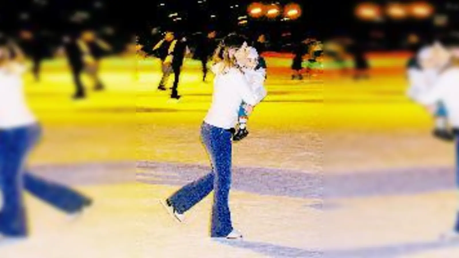 Bis in den Abend hinein treffen sich viele Münchner auf den Eisflächen der Stadt.	 (Foto: mh)