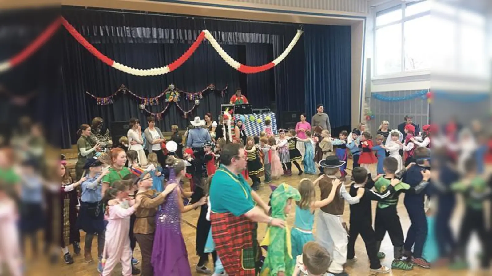 Beim traditionellen Kinderfasching in der Mehrzweckhalle Lohhof geht es immer hoch her. 	 (Foto: VA)