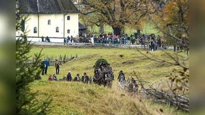 Von Fischhausen aus geht der Zug ins Museum. (Foto: Markus Wasmeier)