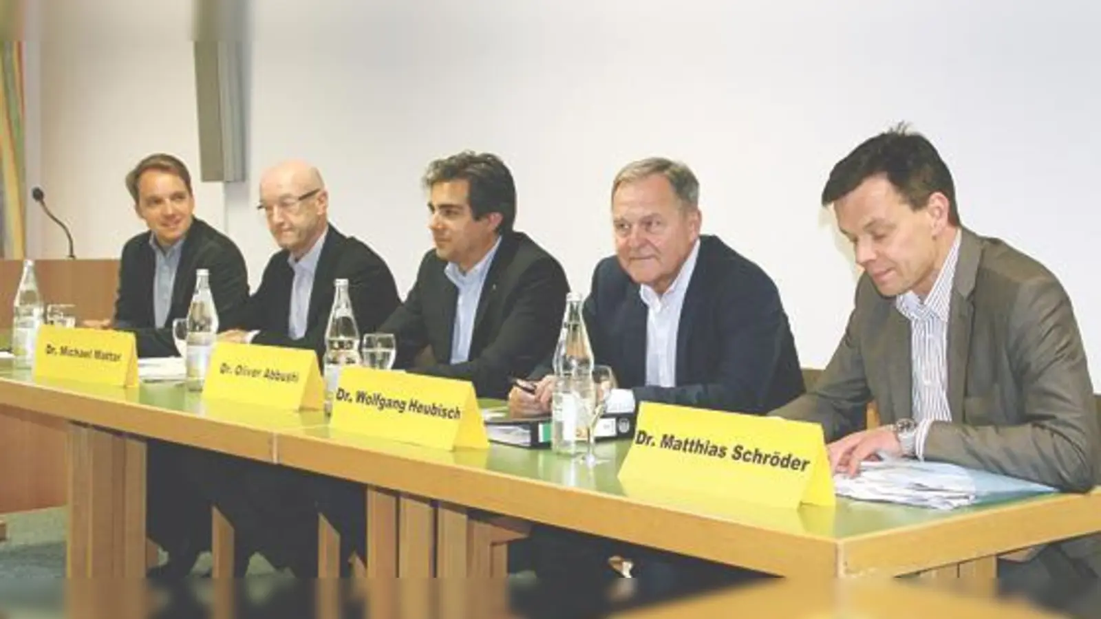 Sehen die medizinische Versorgung in Gefahr: (v. l.) Tobias Thalhammer, Michael Mattar, Oliver Abbushi, Staatsminister a.D. Wolfgang Heubisch und  Matthias Schröder.	 (Foto: hol)