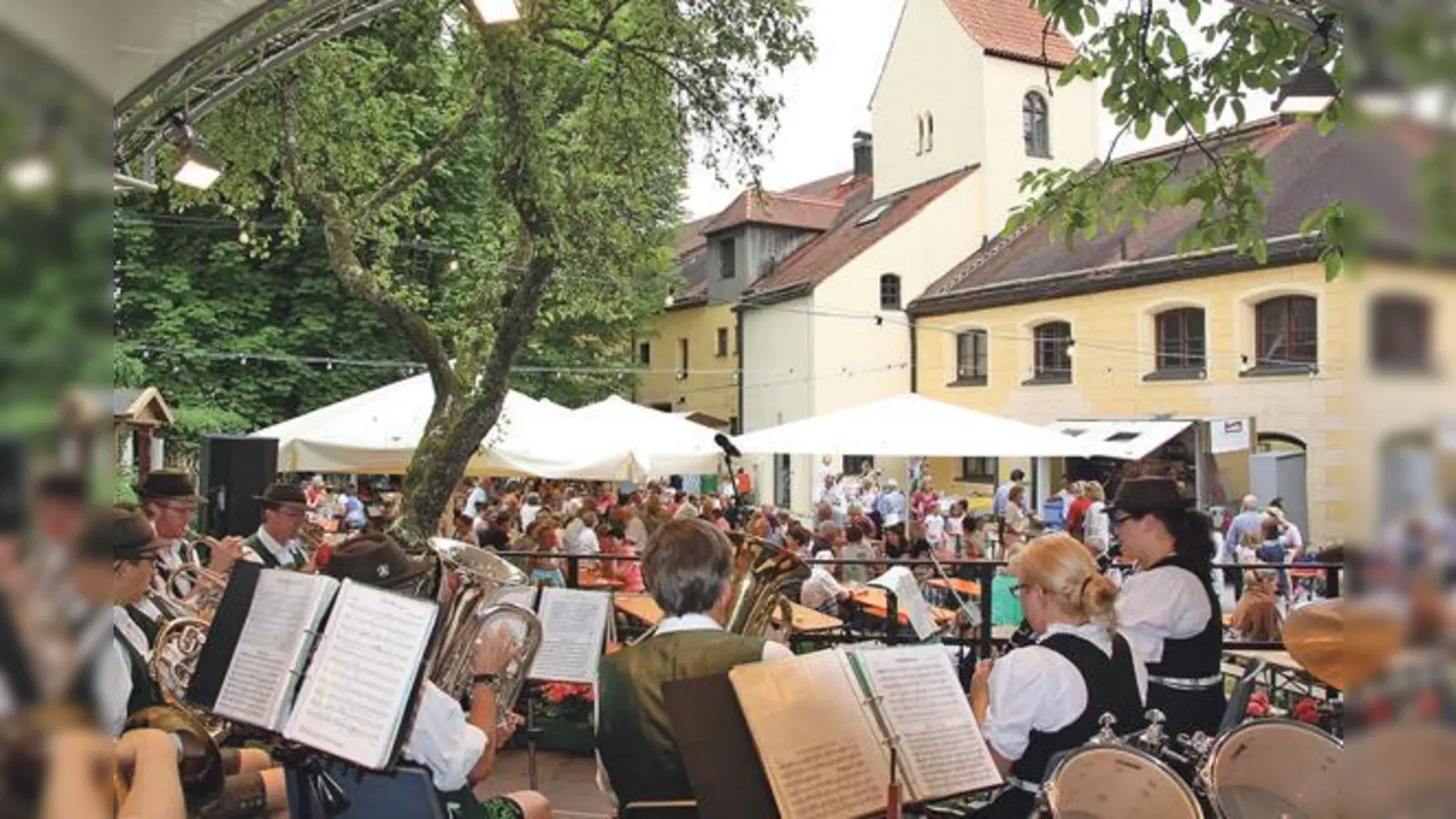 Im Innenhof der Grünwalder Burg wird am 22. und 23. Juli das traditionelle Burgfest gefeiert.	 (Foto: Freunde Grünwalds)
