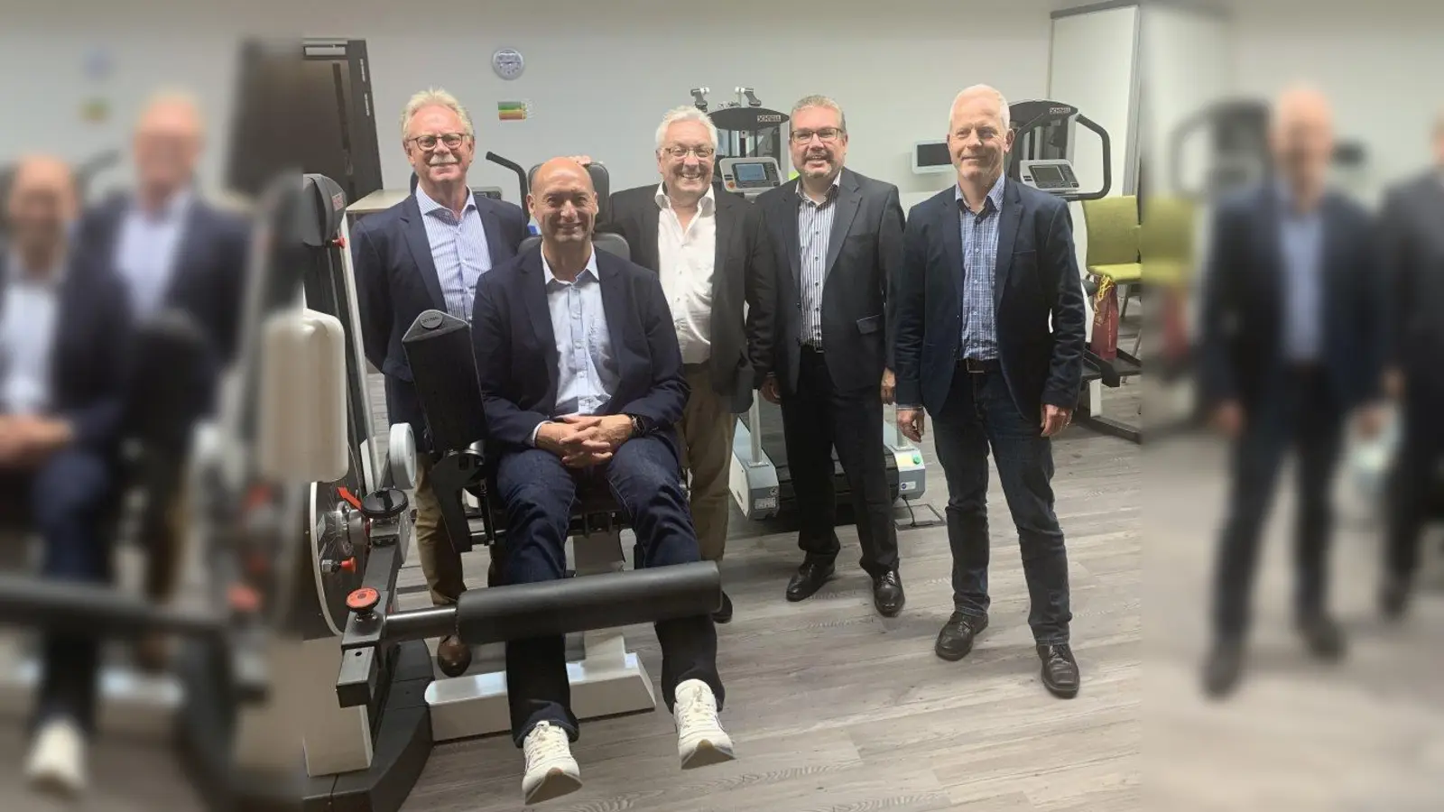 Vorsitzender Dr. Karl Breu mit den Referenten Dr. Thomas Löffler, Reinhard Huber, Thomas Lippmann und Claus Rauschmeier (von links). (Foto: Ärztlicher Kreisverbsnd)
