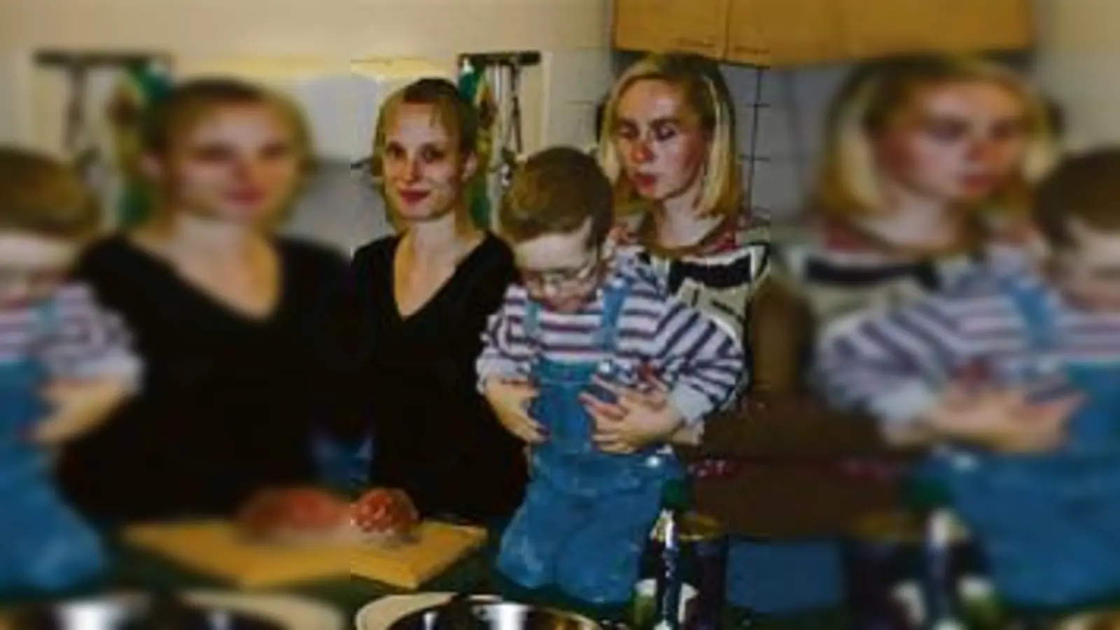 Gemeinsam kochen im Alleinerziehenden-Treffpunkt macht Müttern und Kindern sichtlich gleichermaßen viel Spaß.  (Foto: VA)