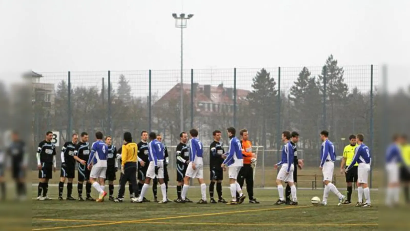 Ritualisierte Fairness vor Spielbeginn.  (Foto: A. Wild)