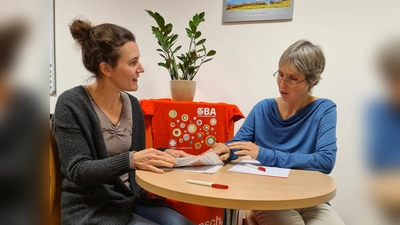 Die Koordinatorinnen des Familienunterstützenden Dienstes: Magdalena Schilcher (links) und Monika Gleixner. (Foto: OBA Caritas)