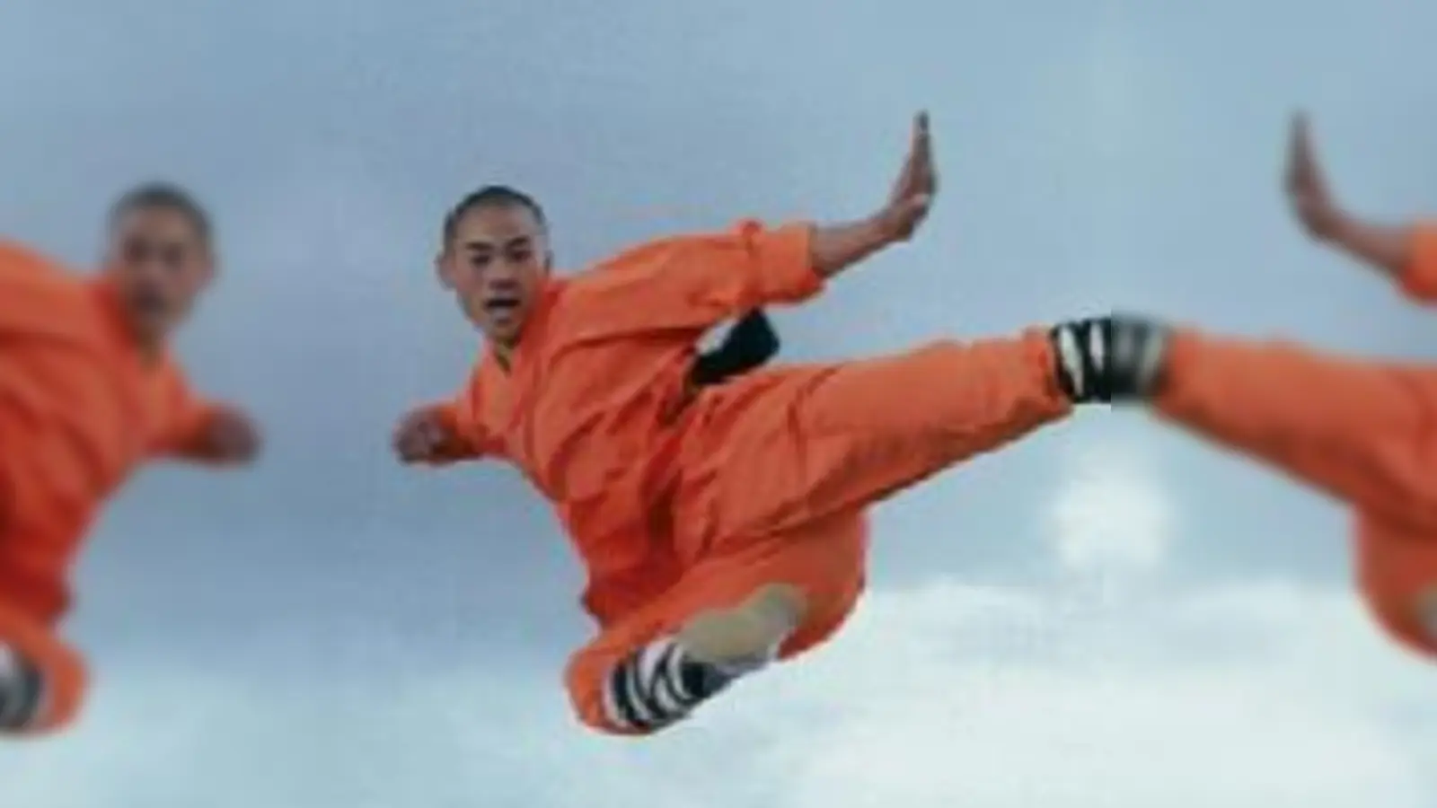 Spektakulär  die Mönche des Shaolin-Klosters können mehr als nur hoch springen. 	 (Foto: VA)