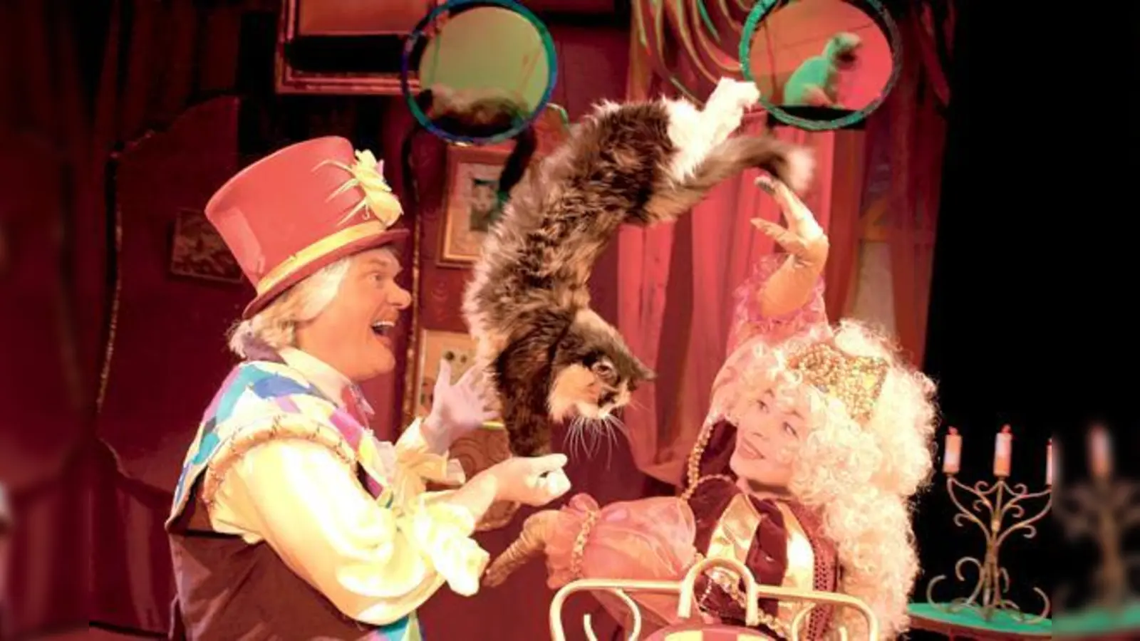 Beim Moskauer Katzentheater sind die pelzigen Vierbeiner die Stars der Show.	 (Foto: Stadthalle Erding)