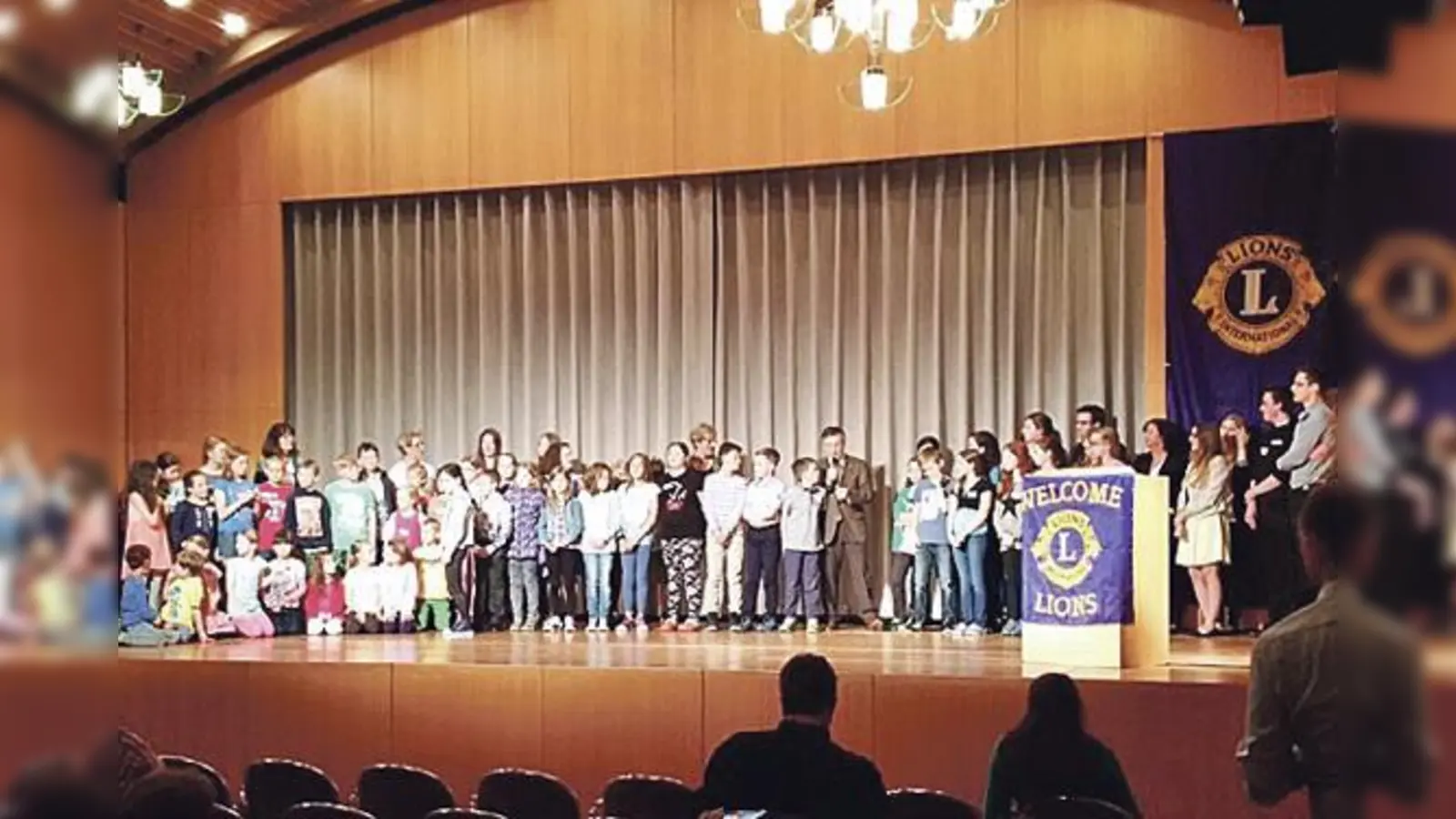 Engagement muss gewürdigt werden: Lionsclub zeichnet Schüler aus, die sich für Menschen in Not einsetzen.  (Foto: Lionsclub)