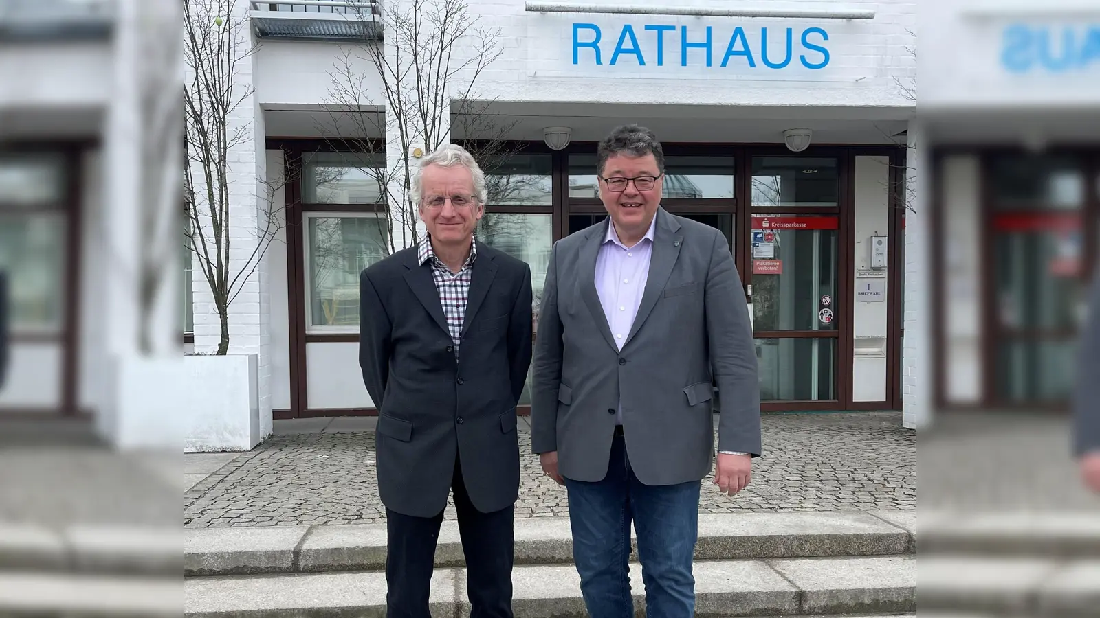 Bürgermeister Thomas Loderer (r.) und der Leiter des Umweltamtes Ottobrunn, Dr. Martin Thorn arbeiten daran, die Nutzung des Wertstoffhofes für die Ottobrunner dauerhaft zu sichern. (Foto: hw)