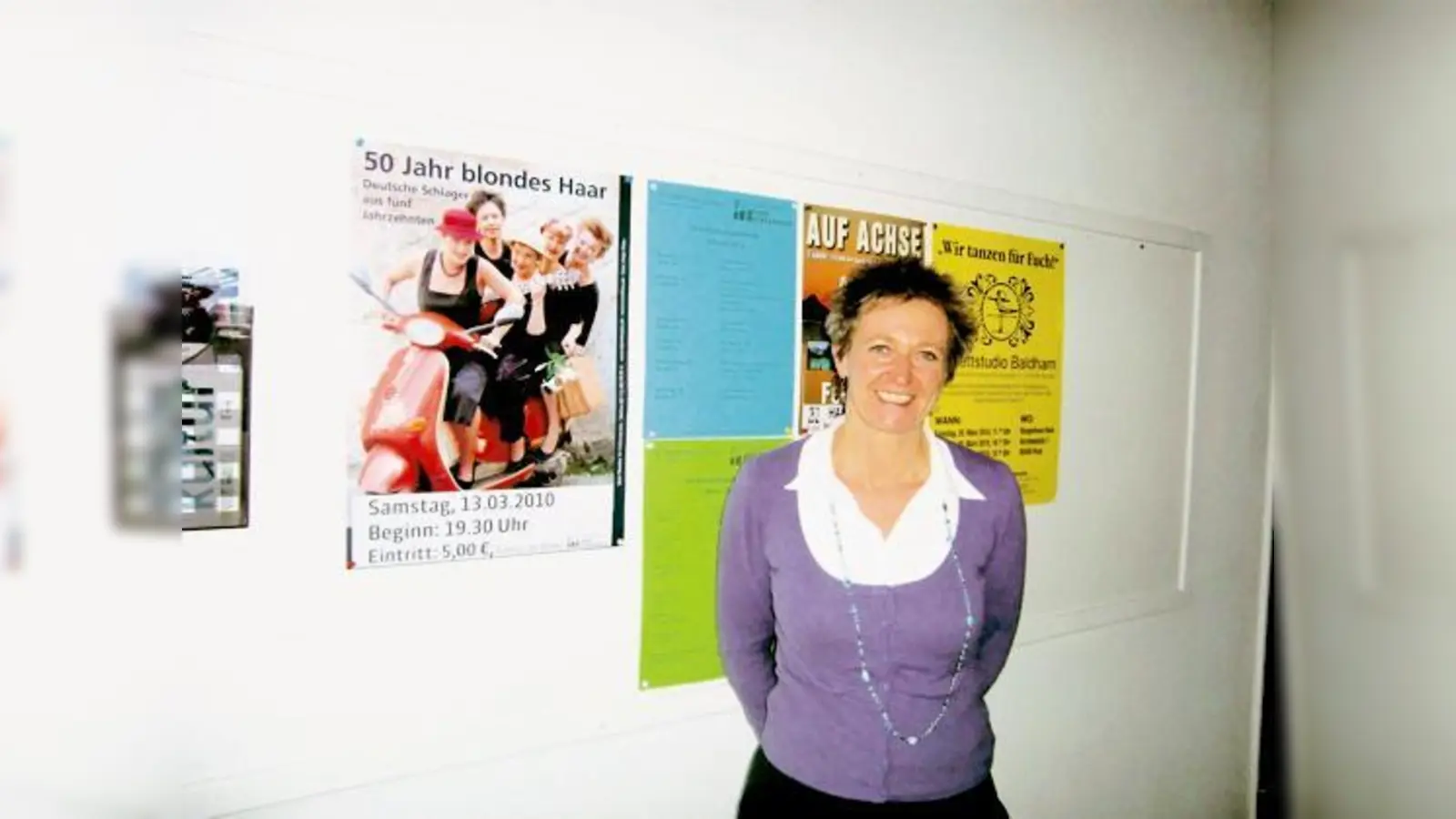 Die Geschäftsführerin des Haarer Bürgerhauses, Veronika Gerstacker, ist stolz auf das vielseitige Jubiläumsprogramm.	 (Foto: hgb)