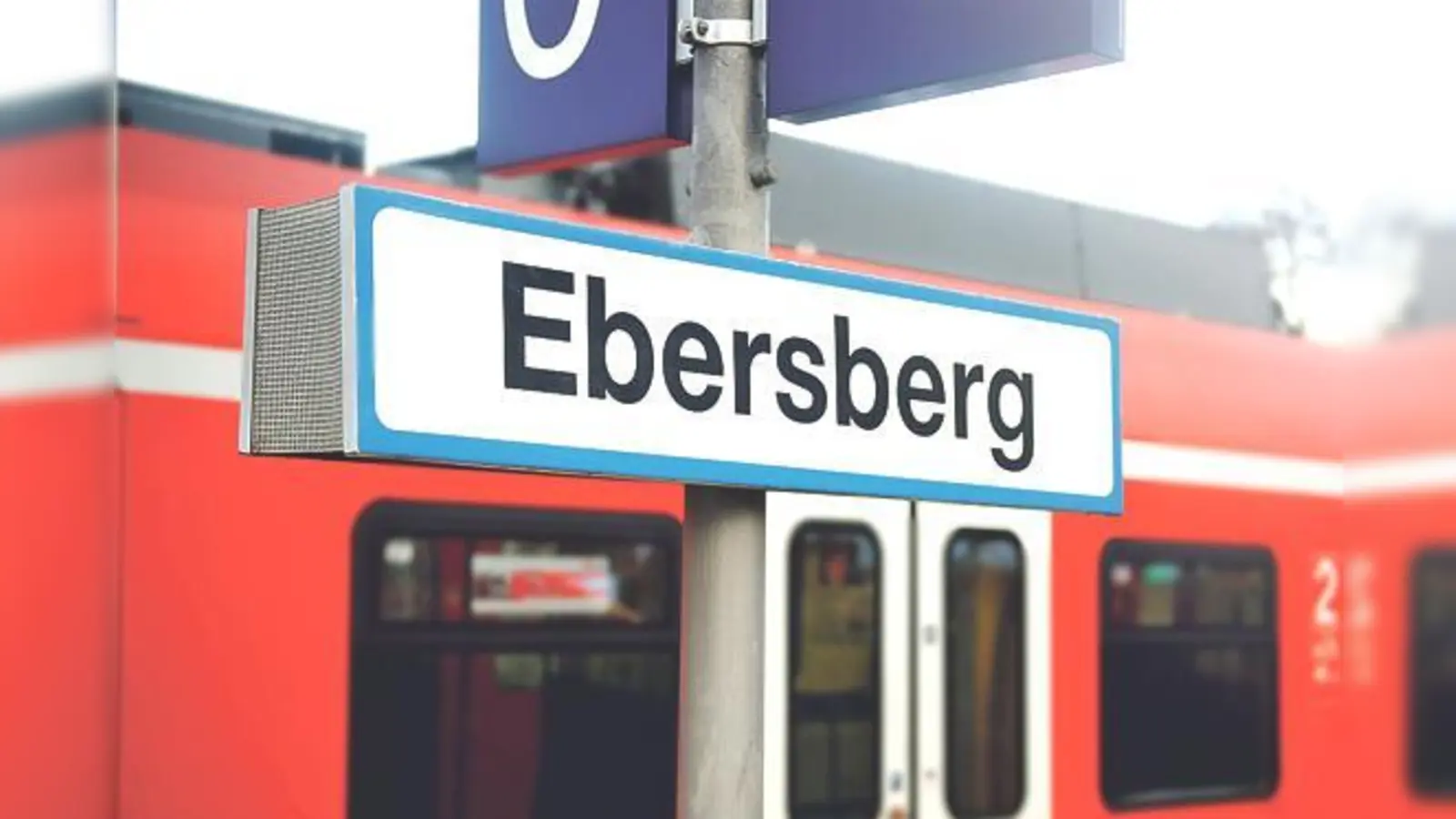 Wenn am Samstag, 6. Dezember, um 11.30 insgesamt 109 Ebersberger am Bahnhof »Lasst uns froh und munter sein« intonieren, winkt für alle Kreisstadtbürger einen Tag lang freie Fahrt im Filzenexpress	 (Foto: Stadt Ebersberg)