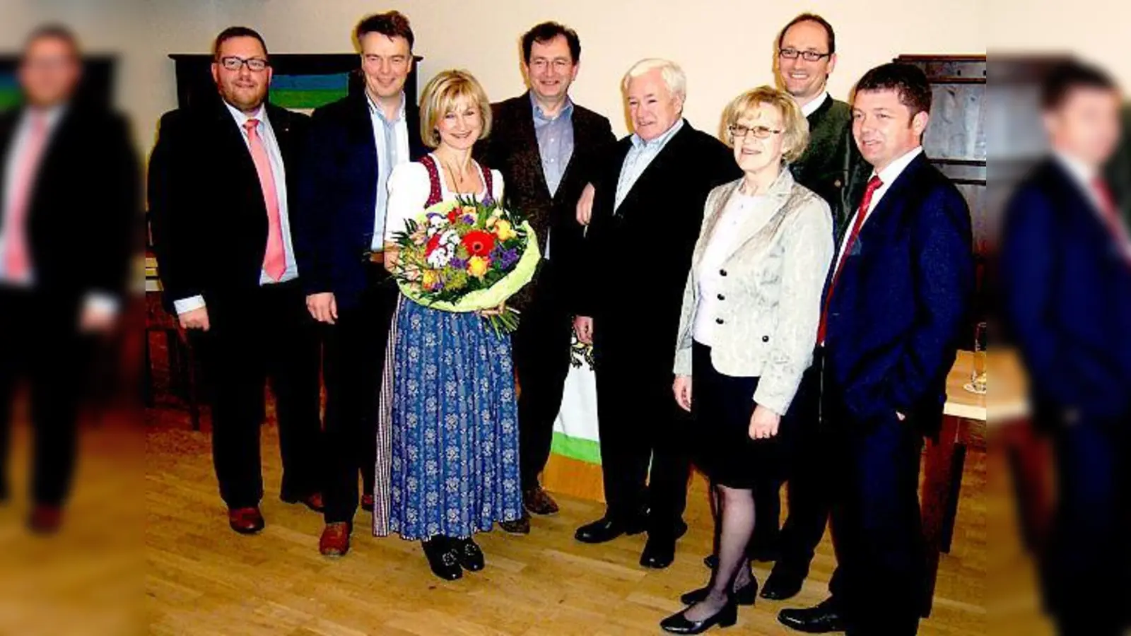 Tobias Stephan, Martin Müller, Claudia Kops, Rupert Deger, Jürgen Schindler, Angelika Dudyka, Bernhard Seidenath und Peter Felbermeier (v. l.)           (Foto: VA)