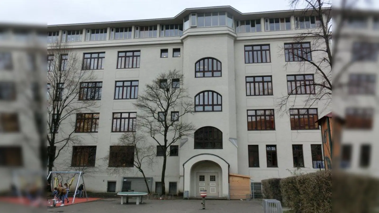 Schön, aber eng: 820 Schüler besuchen die Carl-von-Linde-Realschule an der Ridlerstraße. (Foto: ds)
