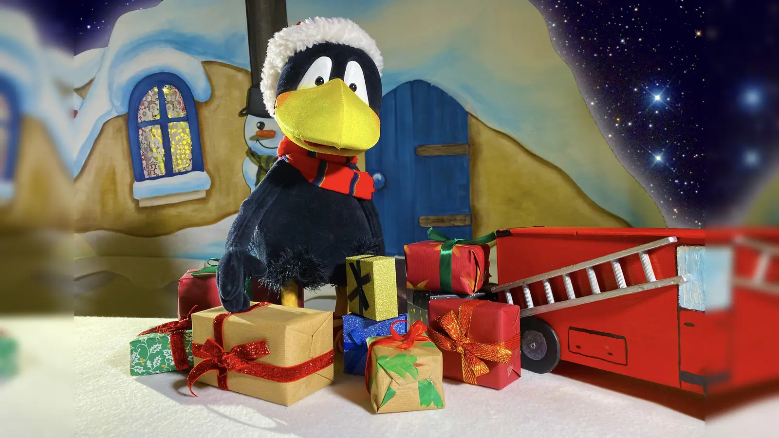 Der kleine Rabe Socke feiert Weihnachten. (Foto: Kammerpuppenspiele Bielefeld)