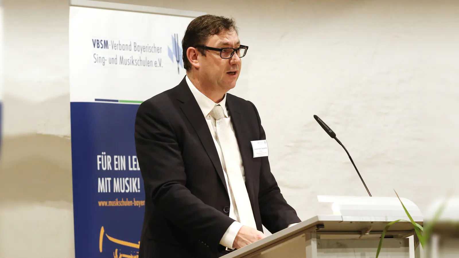 Landrat Martin Bayerstorfer, Präsident des VBSM im Rudolf-Koller-Saal der Kurfürstlichen Reitschule. (Foto: LRA Erding)
