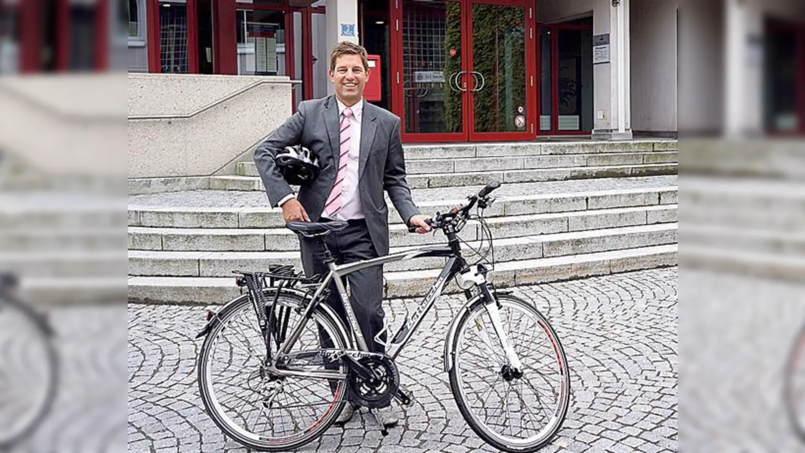 Bürgermeister Ullrich Sander hofft auf viele fleißige Radler, die in Taufkirchen bei der Aktion Stadtradeln mitmachen. 	 (Foto: hw)