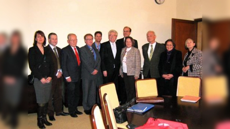 Die Gespräche im Wirtschaftsministerium führten: (v.l.) Imme Kaiser, Jan Christian Haas, Rudolf Ulrich, Hans-Werner Ruch, Dieter Belschner, Martin Zeil, Arthur Schnorfeil, Sabine Leutheusser-Schnarrenberger, Hansjörg Linder, Renate Will und Ursula Männle. (Foto: pi)