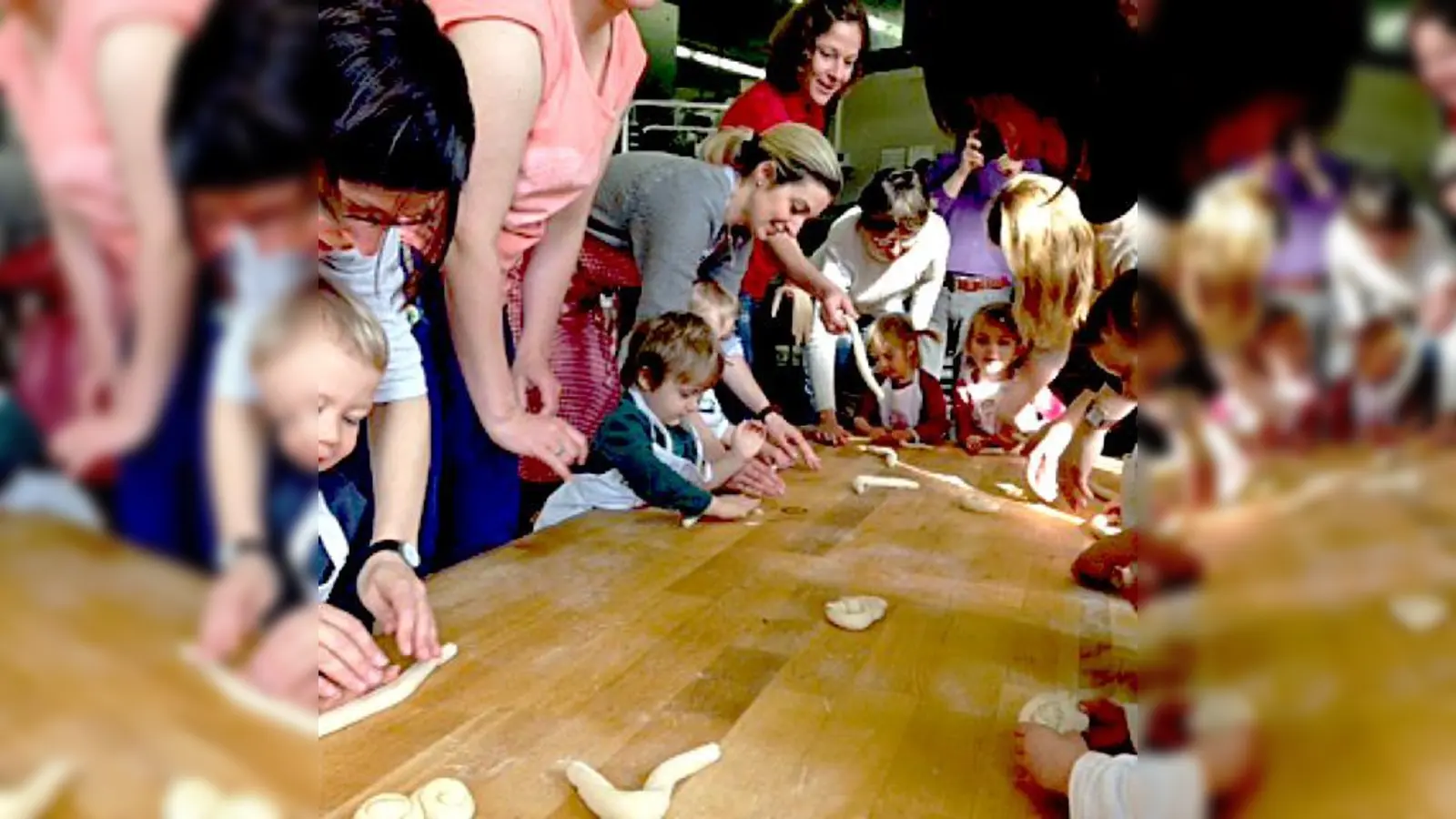 Vorkindergartengruppe Flohkiste aus Kirchseeon zu Besuch beim Bäcker in Grafing. 	 (Foto: Flohkiste)