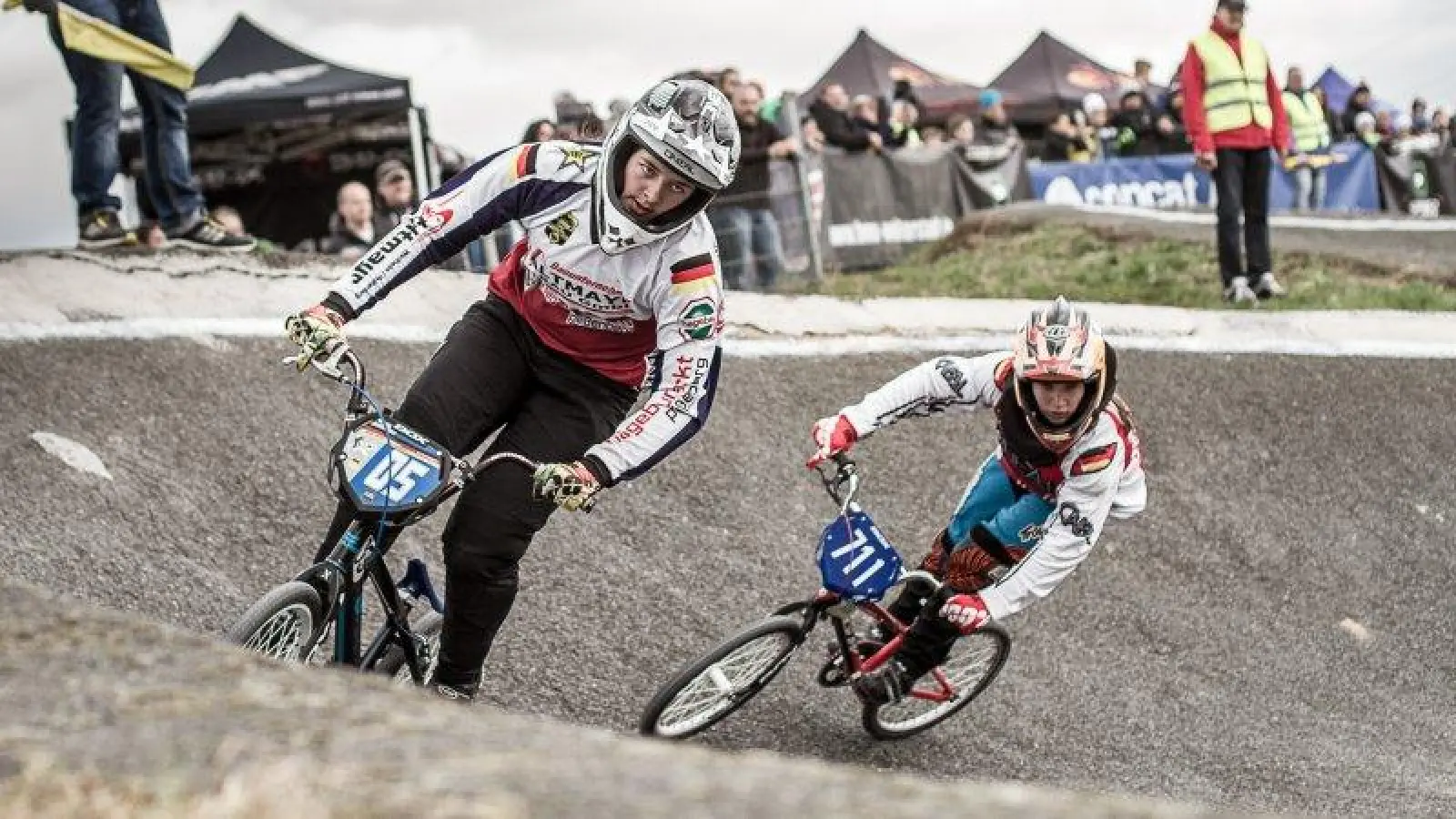 Volle Power: Franziska Lengger fährt in dieser Saison als Doppelstarterin gleich in zwei Klassen vorne mit. (Foto: BMX-Team Peißenberg)