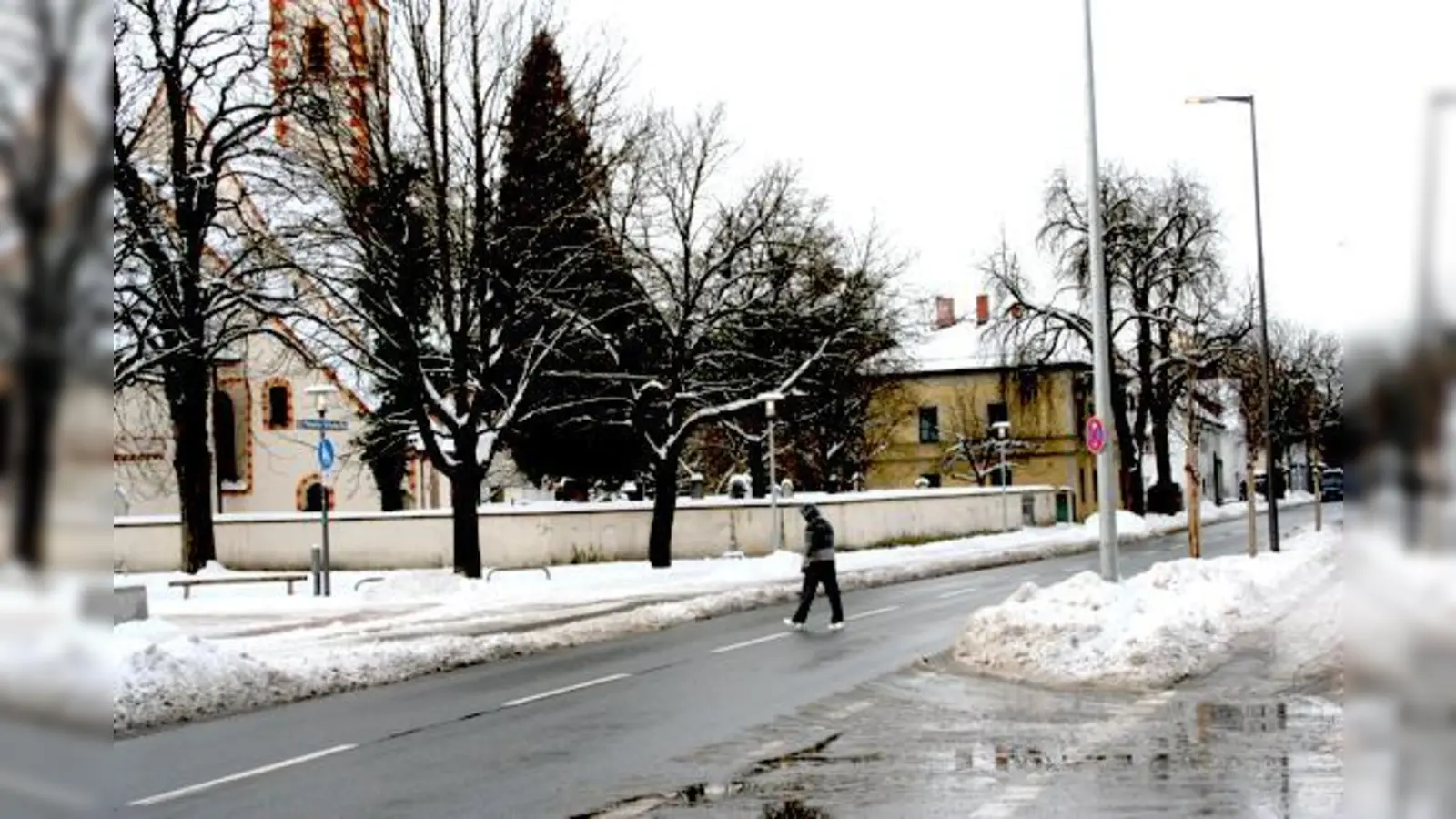 Keinen Zebrastreifen legt die Stadt an dieser Stelle der Pelkovenstraße an.	 (F.: ws)