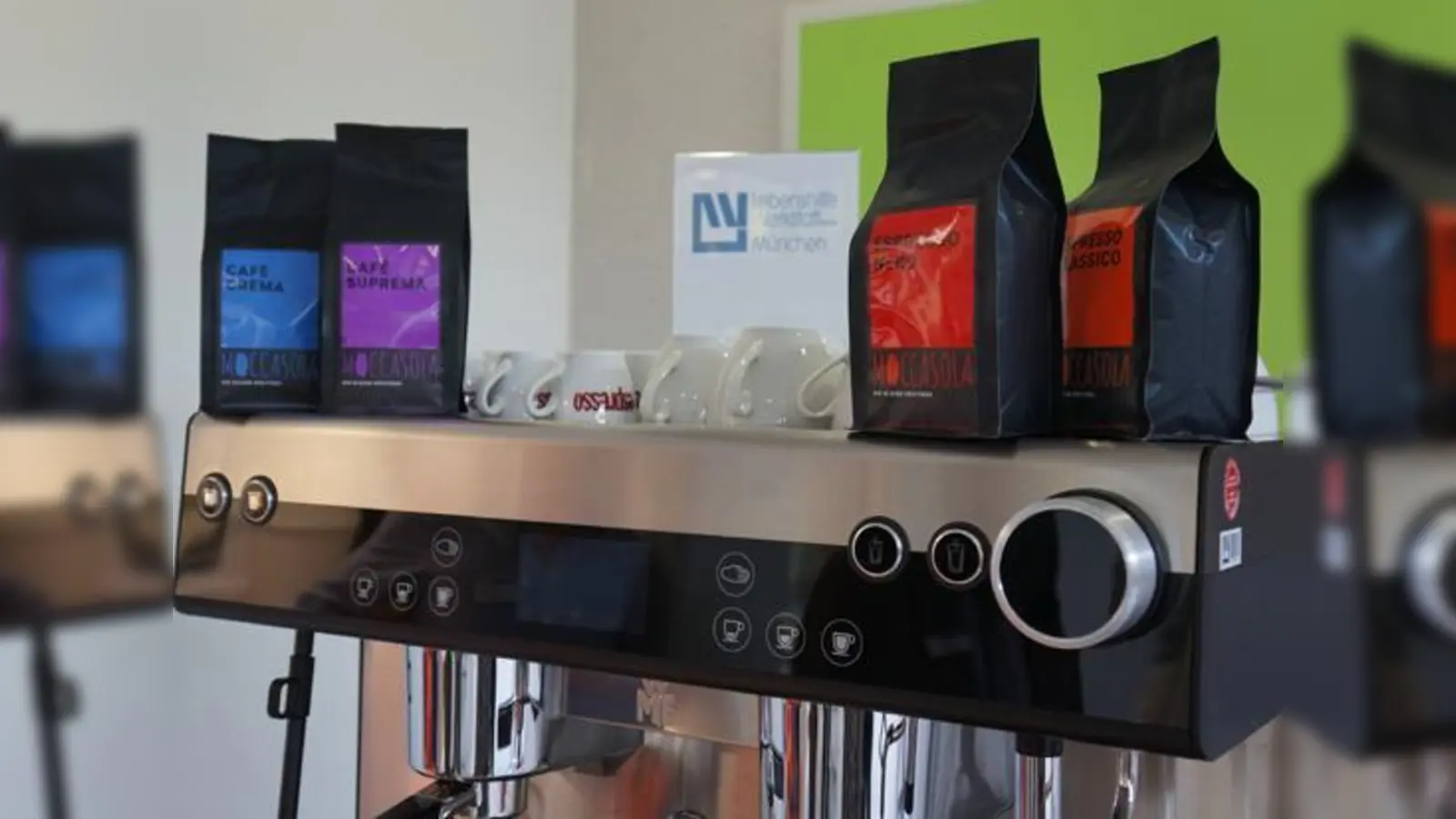 Vier köstliche Sorten gibt es bislang in der Kaffeerösterei der Lebenshilfe in Putzbrunn. 	 (Foto: hw)