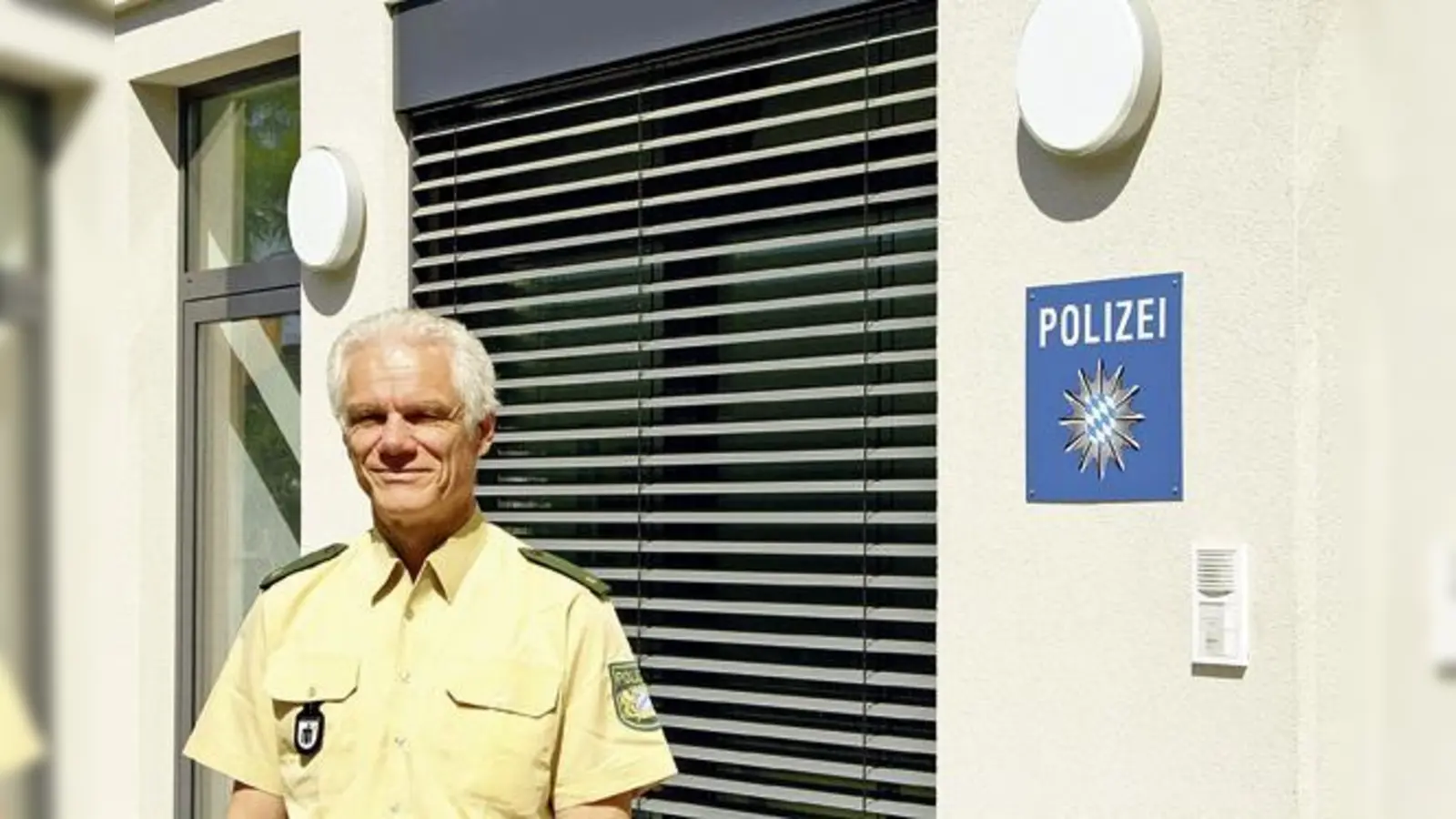 Nikolaus Brönner leitet seit einem halben Jahr die Polizeiinspektion Moosach. Davor war er in Milbertshofen im Einsatz. 		 (Foto: Julia Stark)