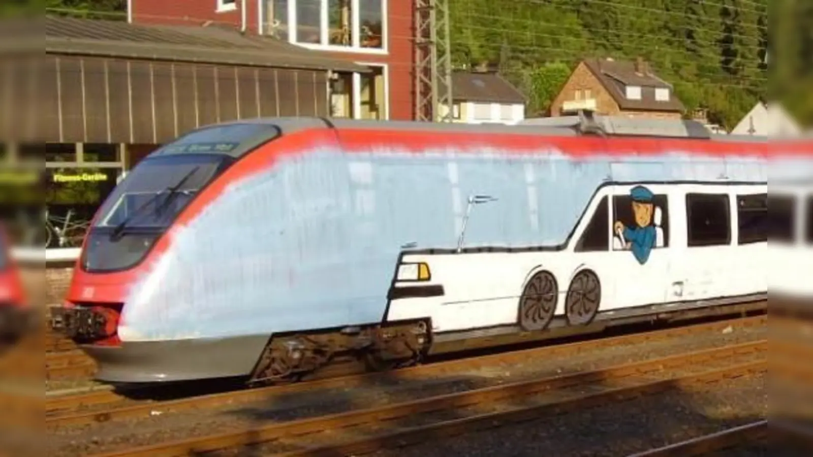 Sieht vielleicht witzig aus, ist aber ganz und gar nicht lustig, sondern eine Straftat: Graffiti verursacht Schäden in Millionenhöhe.  (Foto: Polizei)