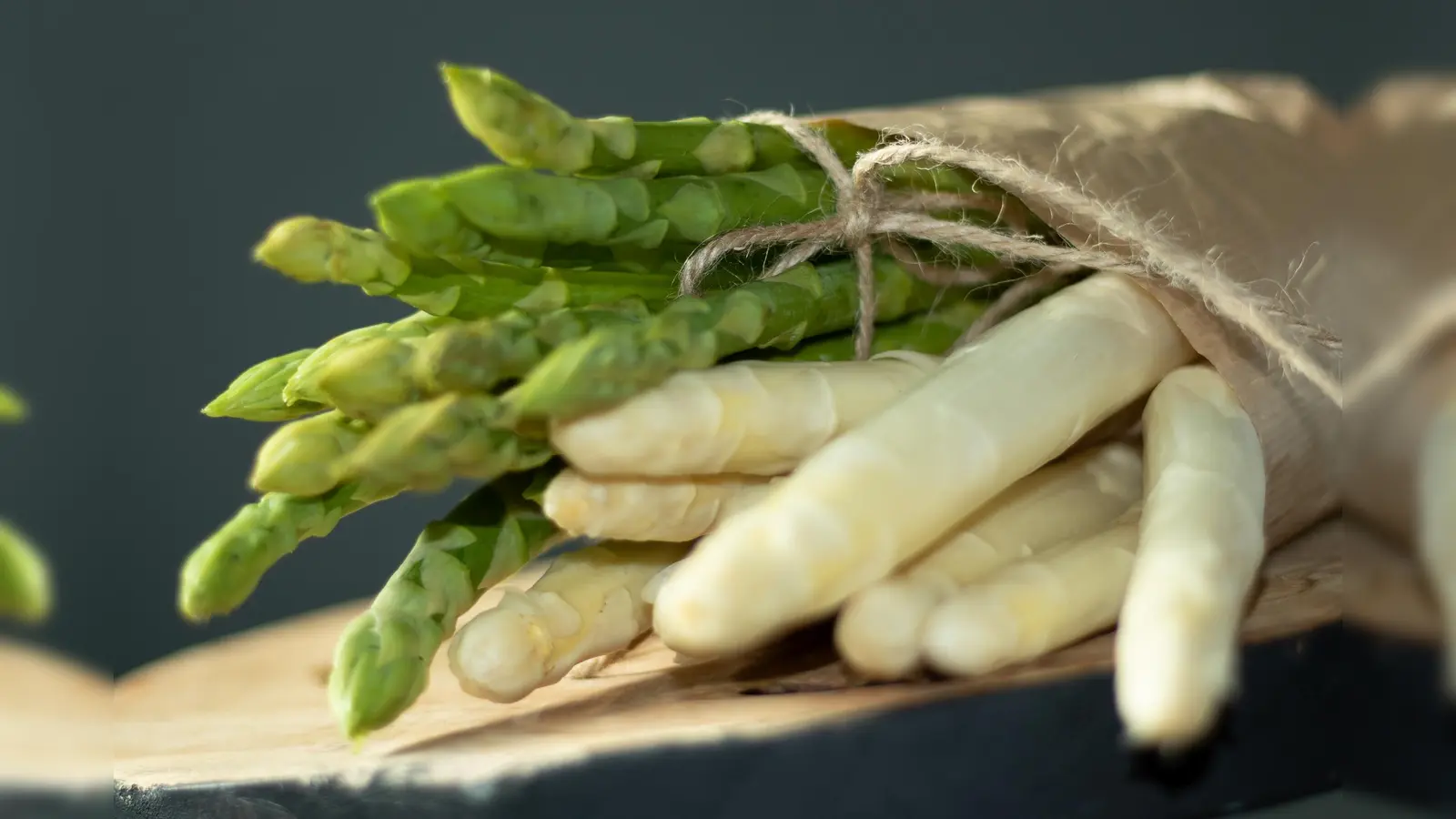 Traditionelle Heilpflanze und saisonale Delikatesse: Wer sich Spargel schmecken lässt, tut gleichzeitig etwas für seine Gesundheit. (Foto: GMH)