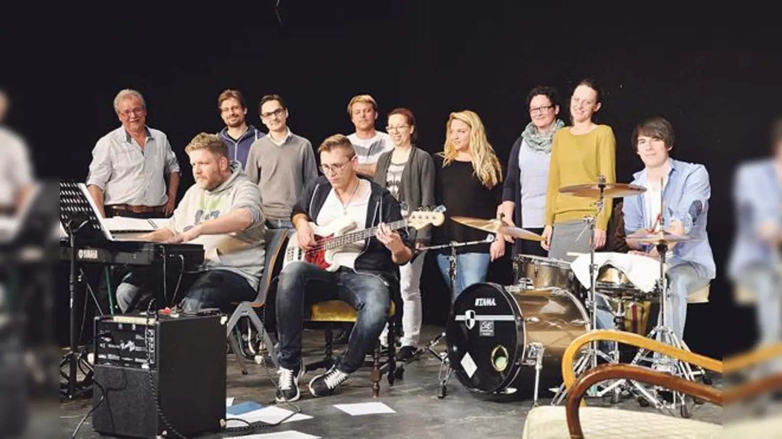 Das 8-köpfige Ensemble mit Band sorgt wieder für jede Menge Ohrwürmer. 	 (Foto: VA)