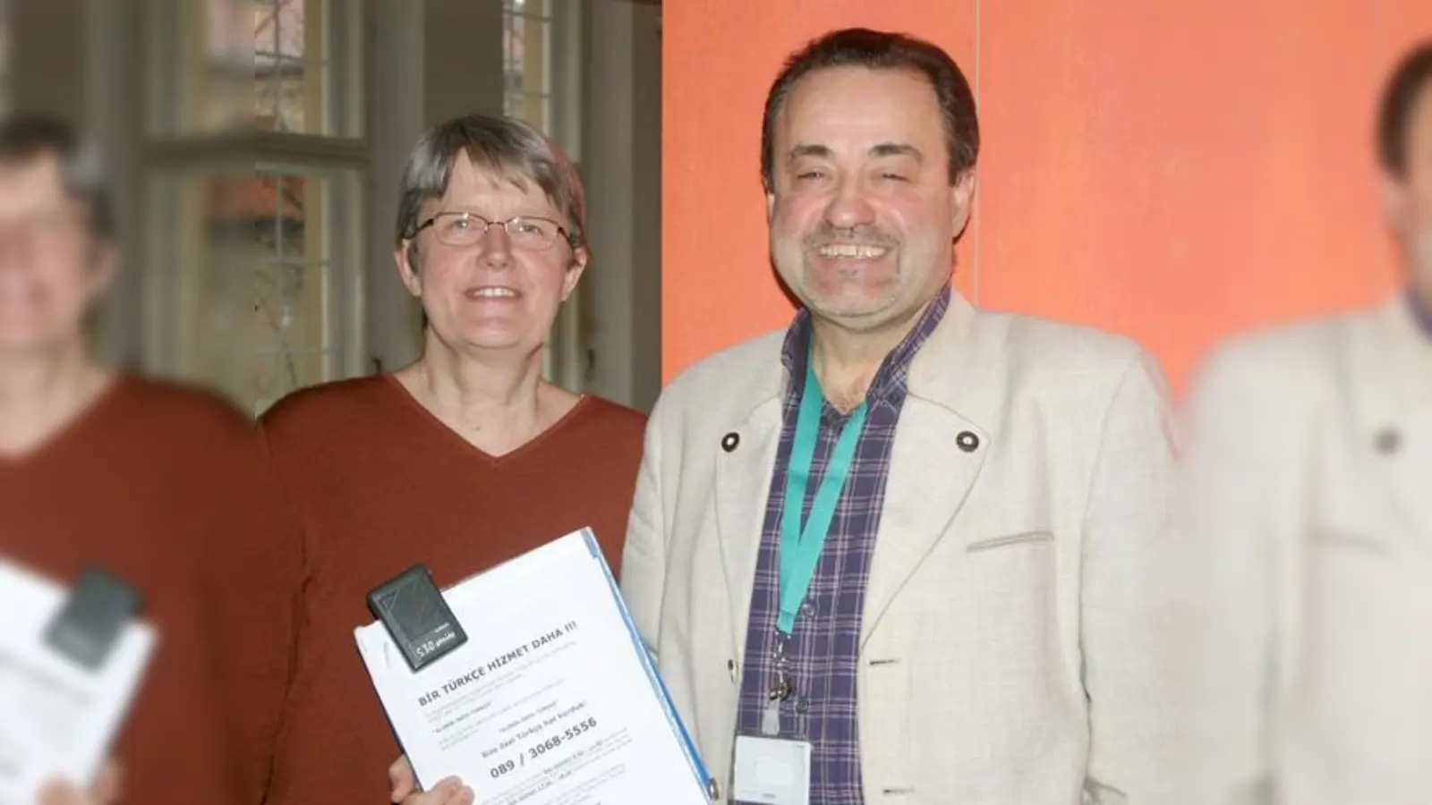 Ruth Hofmann und Ahmet Incel helfen türkischen Patienten unter anderem bei Sprachproblemen im Schwabinger Krankenhaus. 	 (Foto: scy)