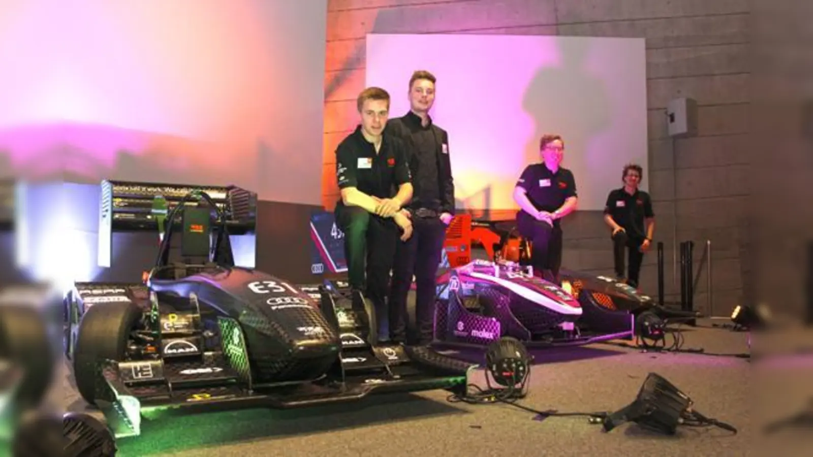 Die Teammanager Julian Ratschiller, Max Burggraf, Tobias Spath und Vincent Berger (v. l.) kurz vor dem offiziellen Roll-Out. Der Kampf um Hockenheim hat begonnen.	 (Foto: cr)