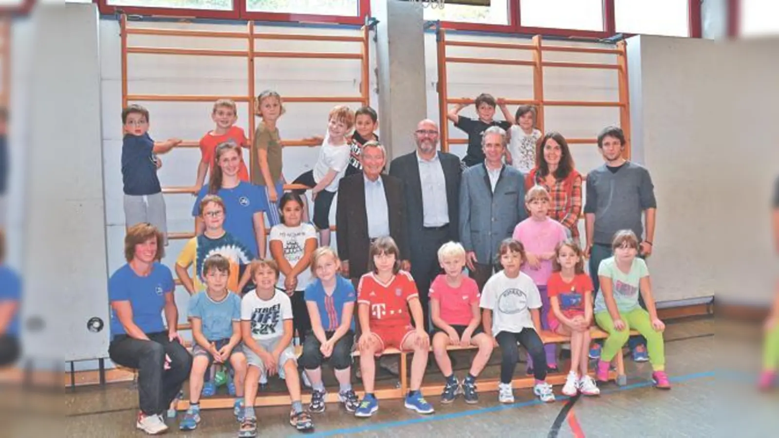 Jürgen Partenheimer (Mitte), Thomas Rizzi (r.), Alfred Feicht, Andrea Zran,  Markus Kurze, Andrea Michlein und Susann Vollbrich (l.). 	 (Foto: Gemeinde Haar)