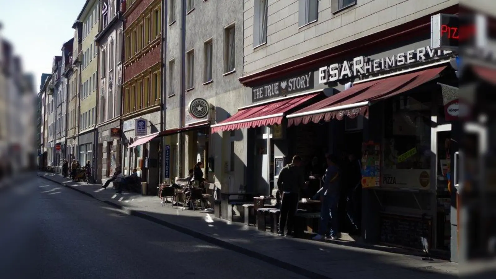 Entlang der Schwanthalerstraße reihen sich Kioske und Kneipen aneinander. (Foto: kö)