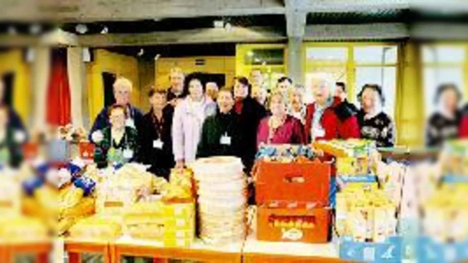 Jeden Freitag stehen die Mitarbeiter des Hachinger Tisches bereit, um die gespendeten Lebensmittel an Bedürftige zu verteilen.     (Foto: Privat)