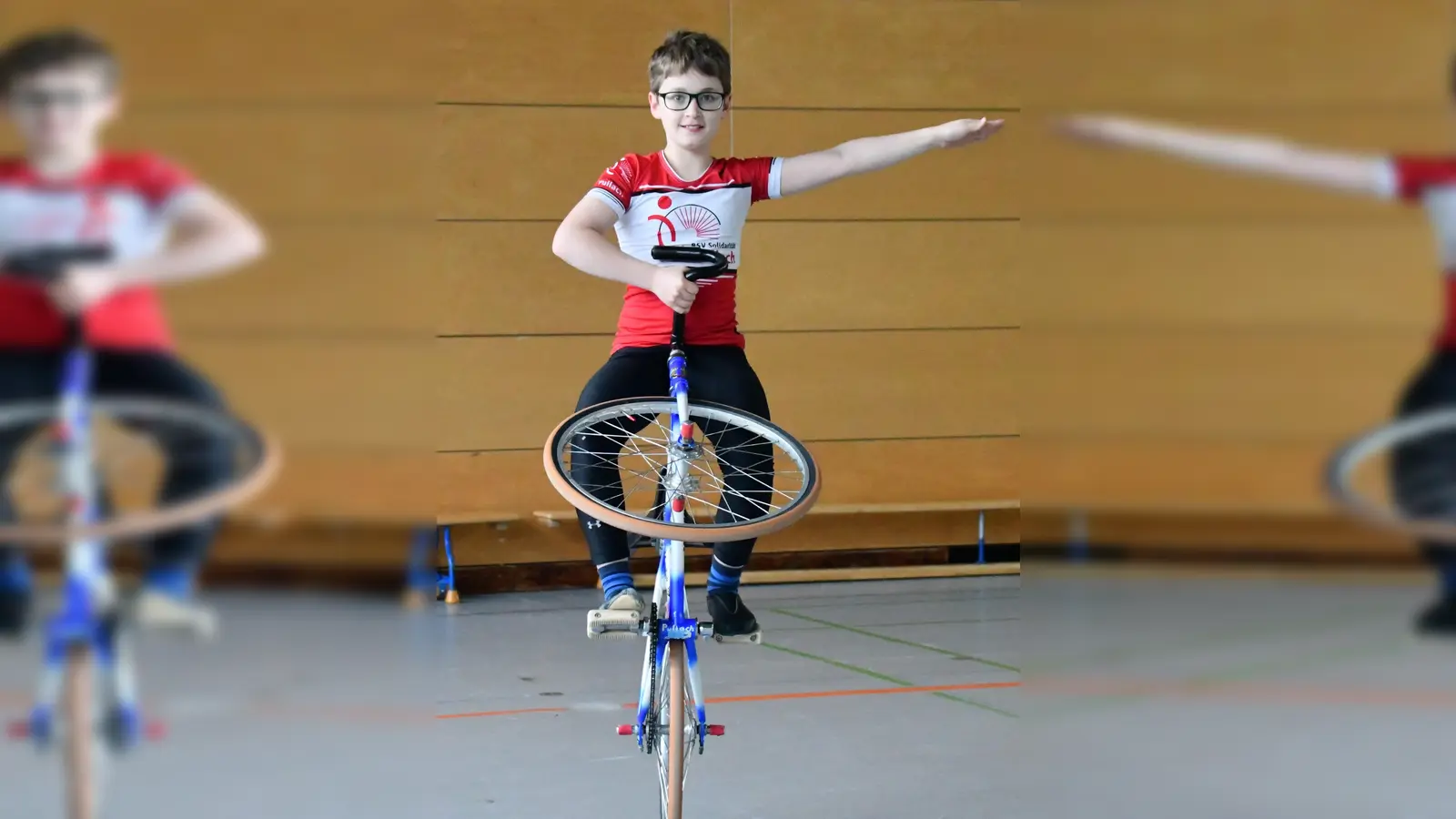 Maximilian Heidenfeld ist bayerischer Meister im Kunstradfahren. (Foto: Thomas Heidenfeld)