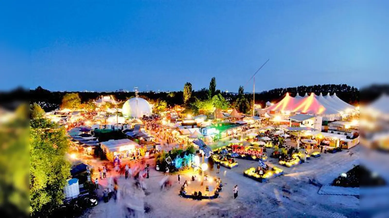 Das Tollwood Sommerfestival mit seinem bunten Programm lockt in den Olympiapark.	 (Foto: VA)