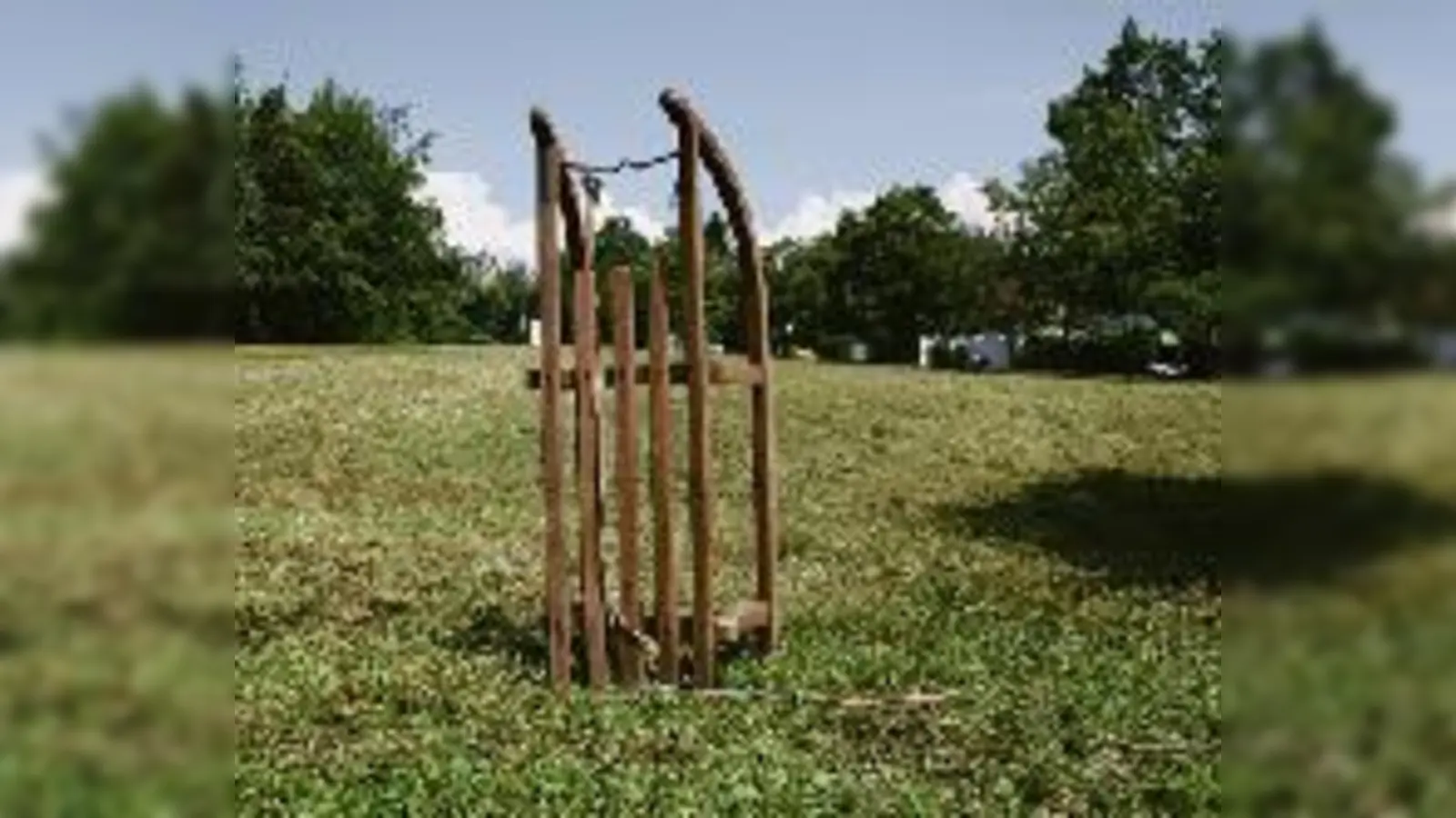 Geht das Baugenehmigungsverfahren durch, können ab dem Winter 2008/2009 die Denninger Kinder auf dem Platz Zur Deutschen Einheit rodeln.	  (Foto: ak)
