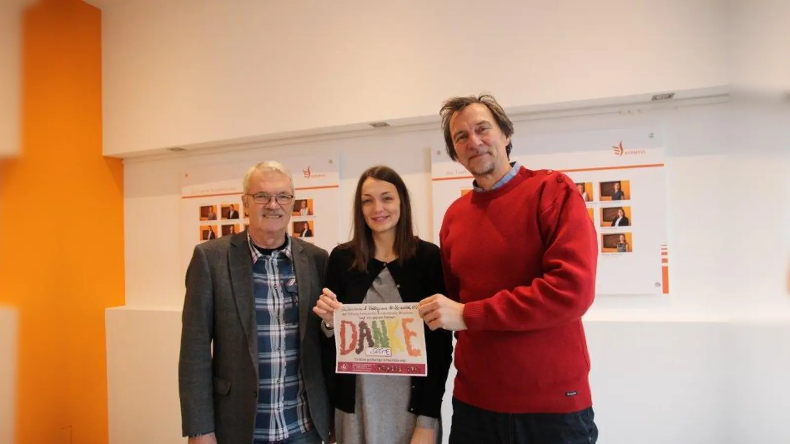 Gutes tun und anderen helfen: 565 Euro spendeten die Kermess-Schulen für die Stiftung Ambulantes Kinderhospiz in Neuhausen. Vorsitzender des Schulvereins Hans Passian, Stiftungsvertreterin Simone Hartmann und Schulleiter Thomas Fichtner (v.l.) bei der Scheckübergabe. (Foto: us)