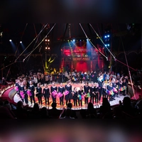 Der Vorhang öffnet sich für die Kinder des Ferienprogramms APPLAUS (Foto: BIKU gGmbH / Nicole Richter)