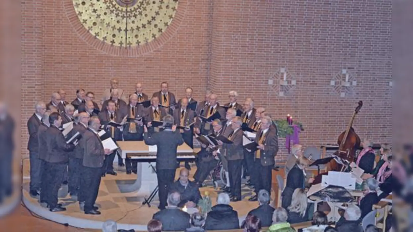 In der Kiche St. Ulrich findet am 3. Advent ein Adventskonzert mit den Lohhofer Sängerkreis statt.	 (Foto: Lissy Meyer)