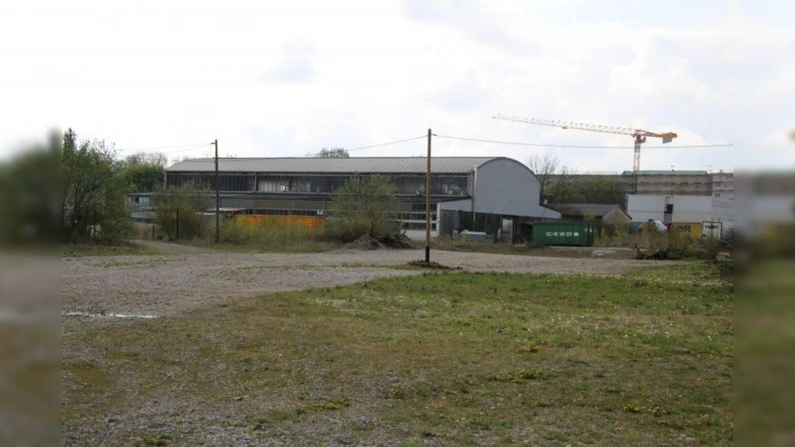 Mit dem Bau der Verbindungsstraße auf dem Junkersgelände soll demnächst begonnen werden. (Foto: sb)