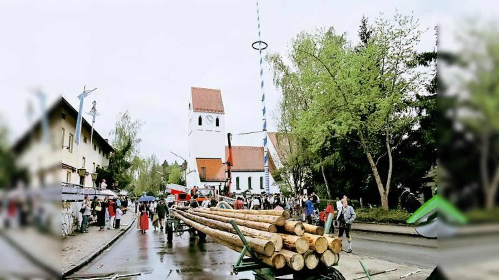 »Nass nei« ging s den Burschen an den Schwaiberln  bei den letzten Metern.		 (Foto: gh)