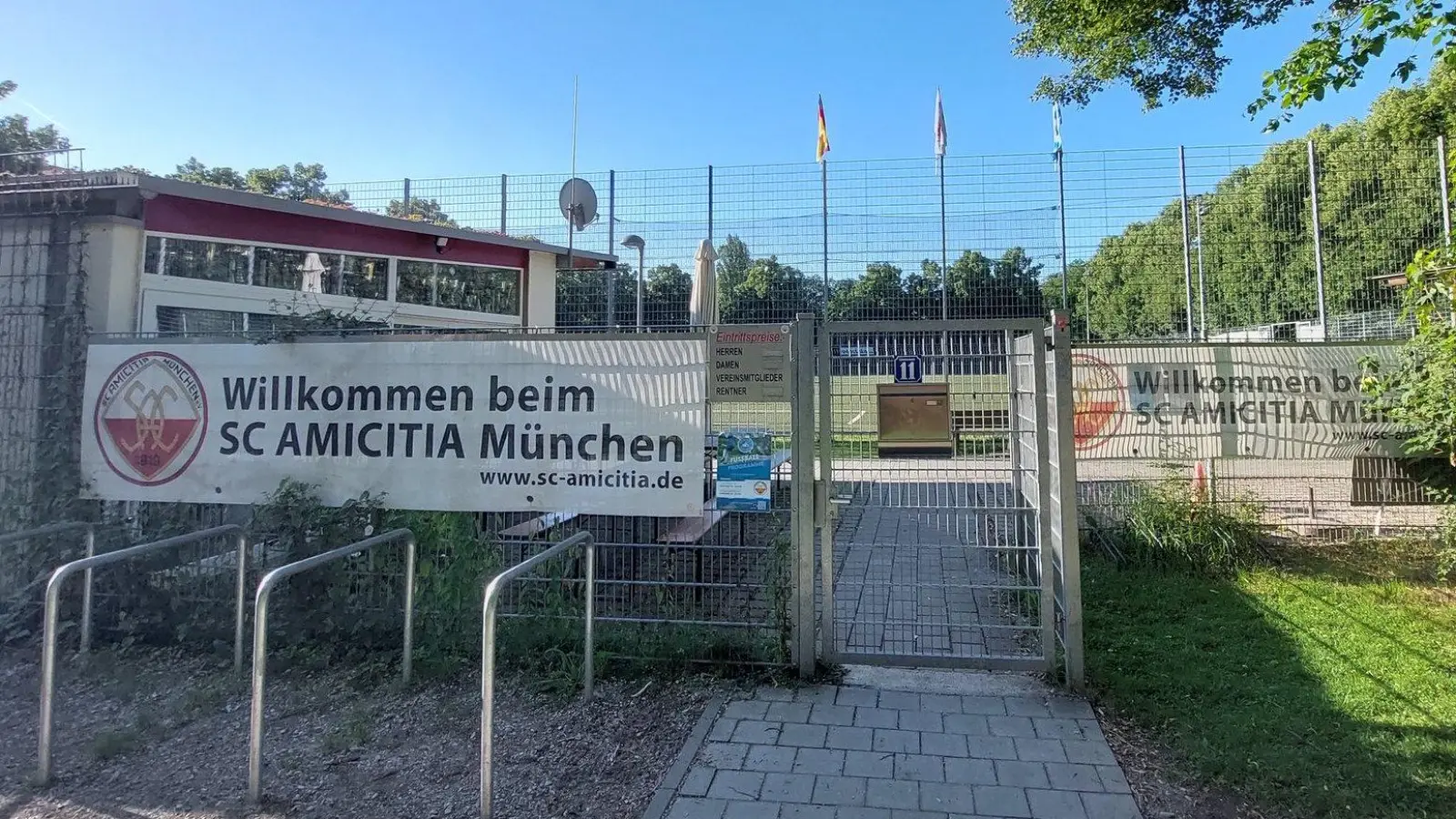 Die Fußballerinnen des SC Amicitia München haben sich das bayerische Pokalfinale auf eigener Anlage gesichert. Am 13. Juni geht es gegen die SpVgg Greuther Fürth. (Foto: bas)
