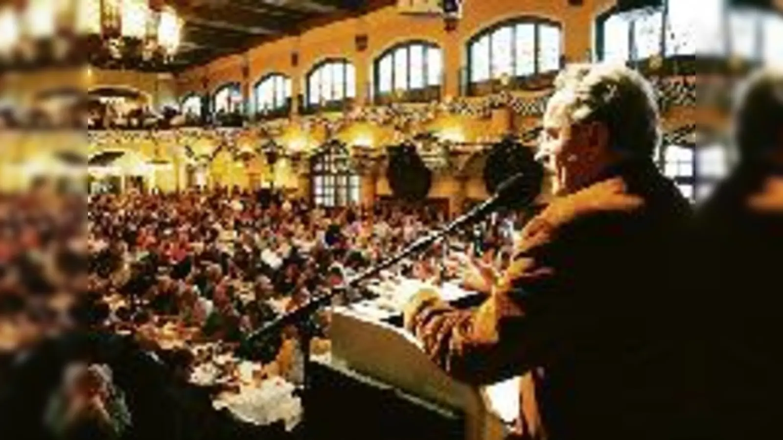 Schnell kam Christian Ude zur Sache und hielt ein Plädoyer für den MAEX  genau das, was die Menschen im Saal hören wollten.  (Foto: mh)