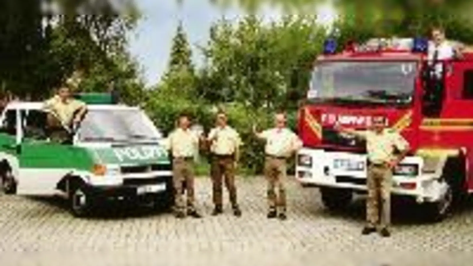Wollen die Bürger für Notfälle wappnen  die Beamten der Polizeiinspektion Olympiapark und die Freiwillige Feuerwehr Harthof.  (Foto: VA/wei)