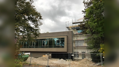 Die Rudolf-Steiner-Schule München Daglfing hat mit Musik und Grußworten ihren Neubau eingeweiht. (Foto: Schule)