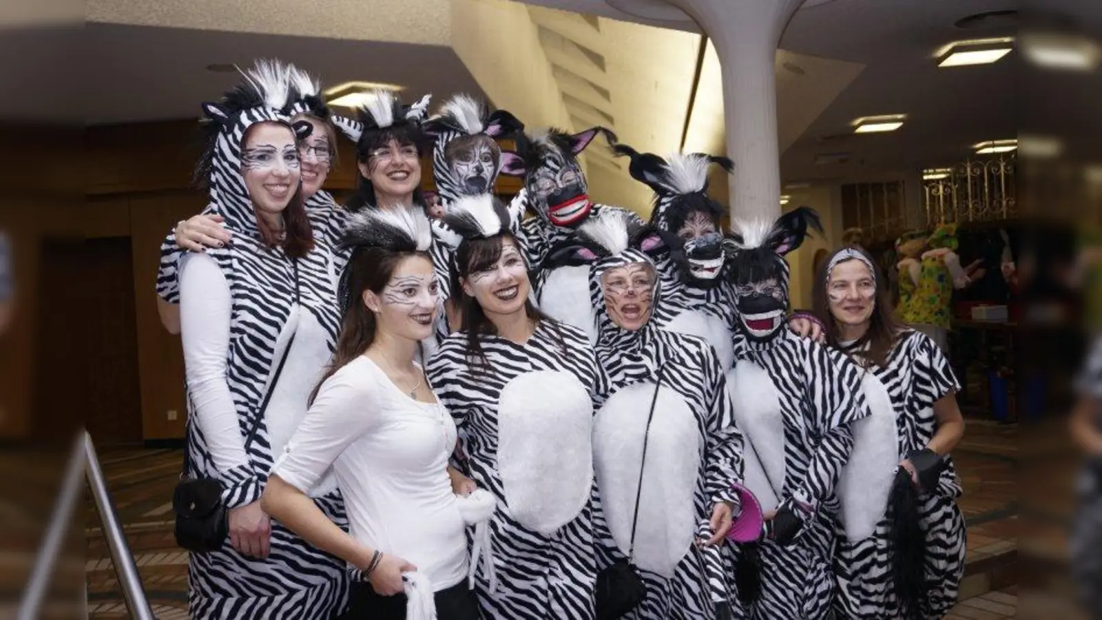 Mit ihren tierisch guten Kostümen waren die Zebra-Damen einer der Hingucker. (Foto: pi)